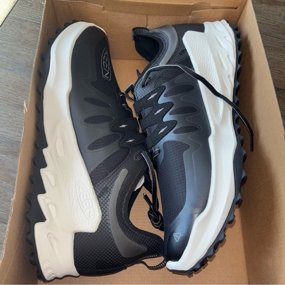 Keen Black and White Trail Sneakers Sz 14 NEW - Picture 8 of 13